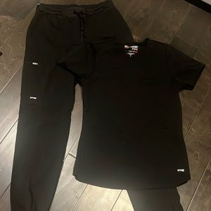 Gray’s Anatomy size small scrub set